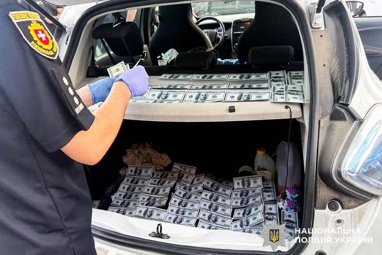 Лікар за $16 тис. обіцяв зняти чоловіка з розшуку та оформити бронювання на Рівненщині