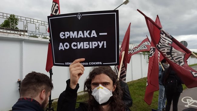 Зеленський любить теплі ванни, але хто сказав, що ця тепла рідина - вода?: Під стінами ДП Антонов відбувається акція 14