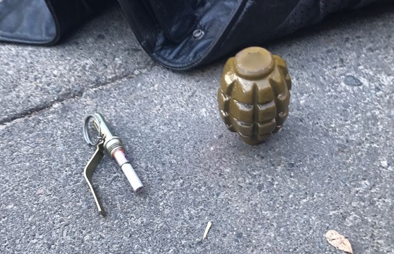 Полиция задержала мужчину с гранатой на Соломенке в Киеве 01 Полиция задержала мужчину с гранатой на Соломенке в Киеве 01