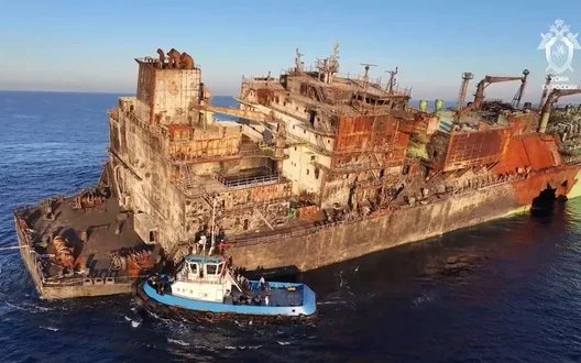 РФ показала пошкоджений підсанкційний газовоз "Arctic Metagaz" біля берегів Лівії. ФОТО