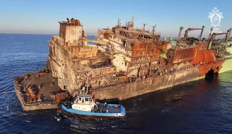 Россия показала поврежденный газовоз "Arctic Metagaz", находящийся под санкциями, у берегов Ливии. ФОТО