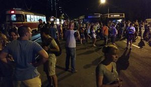 Мешканці будинків скандального забудовника Войцеховського досі блокують шосе в Києві. ФОТОрепортаж+ВІДЕО