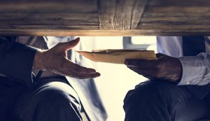 Штрафи замість тюремних строків: Цьогоріч в Україні майже на третину поменшало справ про корупцію. ІНФОГРАФІКА