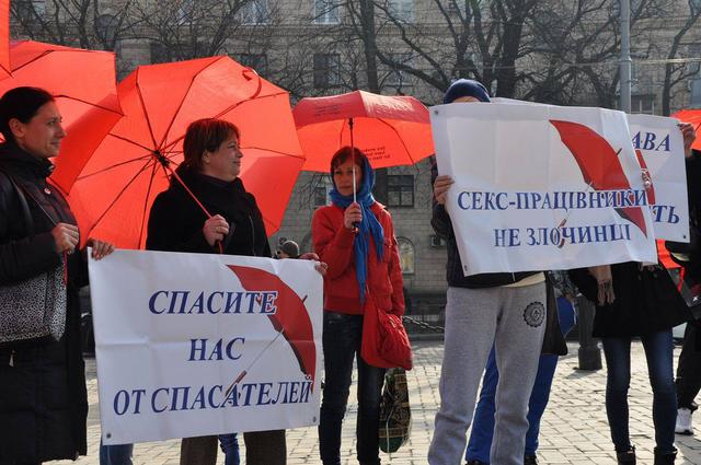 Police detains attackers of feminist rally held in downtown Kyiv 14 Police detains attackers of feminist rally held in downtown Kyiv 14