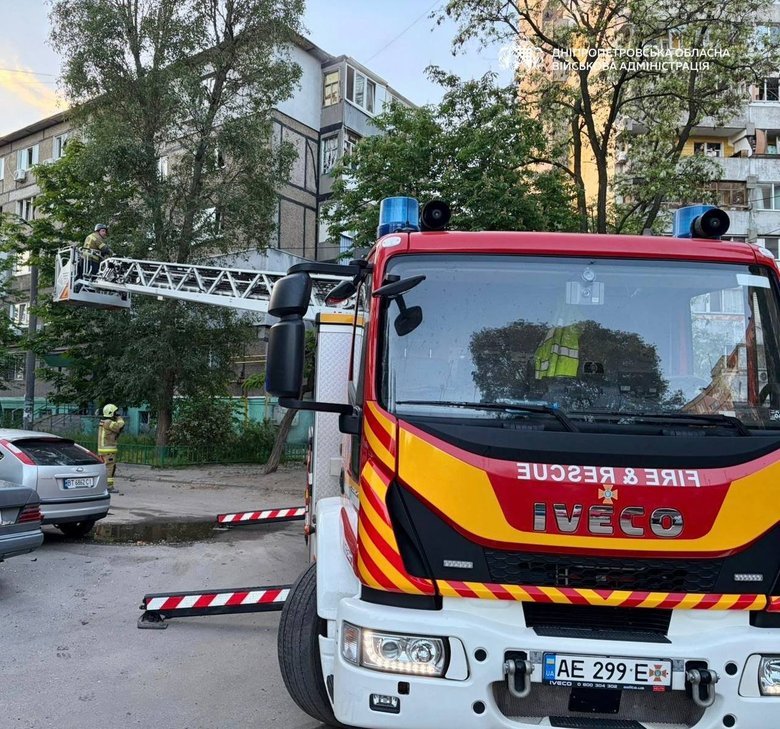 The enemy attacked Dnipro: the blast wave damaged high-rise buildings