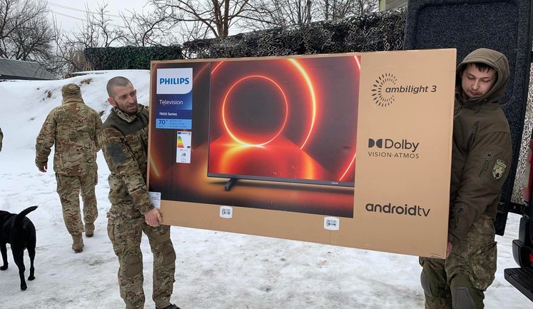 Добровольцам на фронт передали квадрокоптер с тепловизионной камерой, метеостанцию ​​Kestrel, большой телевизор и вкусности, - волонтер Толмачева. ФОТОрепортаж