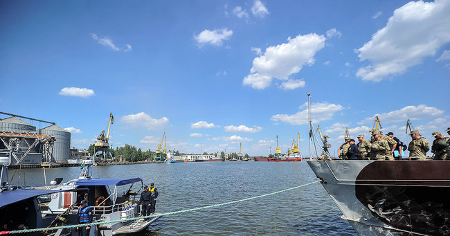 Росія розглядає Азово-Чорноморський регіон як важливий плацдарм для своєї подальшої експансії, - Турчинов 05