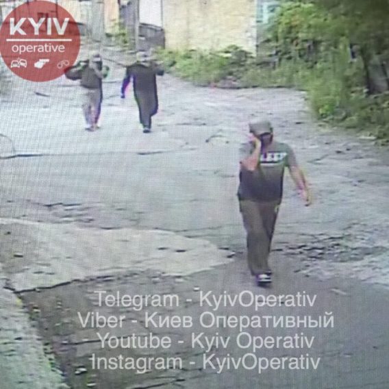 Пограбування ломбарду в Києві: ексклюзивні кадри з місця злочину 05