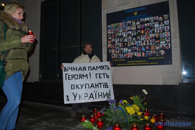 Пам'ять героїв Небесної Сотні вшанували у Варшаві 01