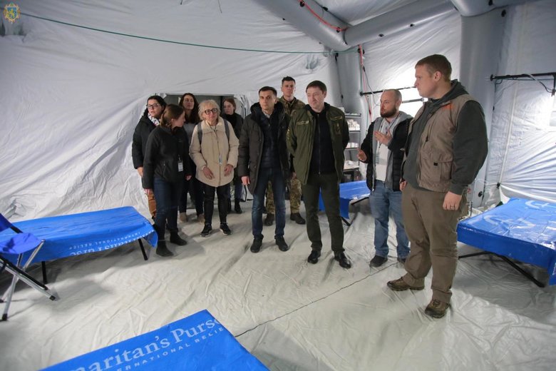 Американські лікарі розгорнули біля Львова польовий госпіталь 02