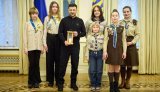 Зеленський прийняв Вифлеємський вогонь миру від скаутів
