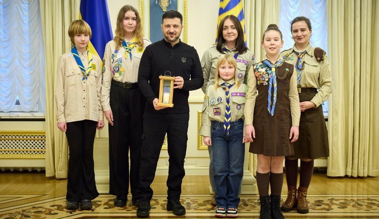 Зеленський прийняв Вифлеємський вогонь миру від представників скаутських організацій України. ФОТОрепортаж