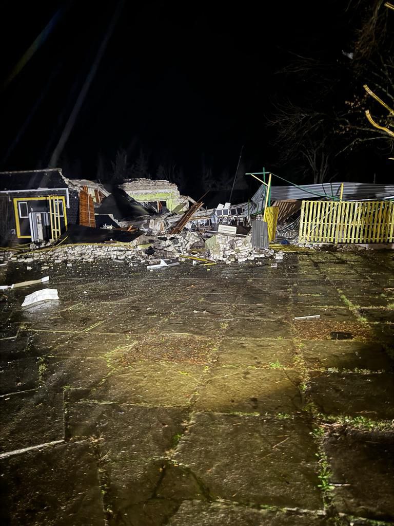 Occupants attacked Kurakhove with missiles: kindergarten, school were destroyed, high-rise buildings were damaged 01