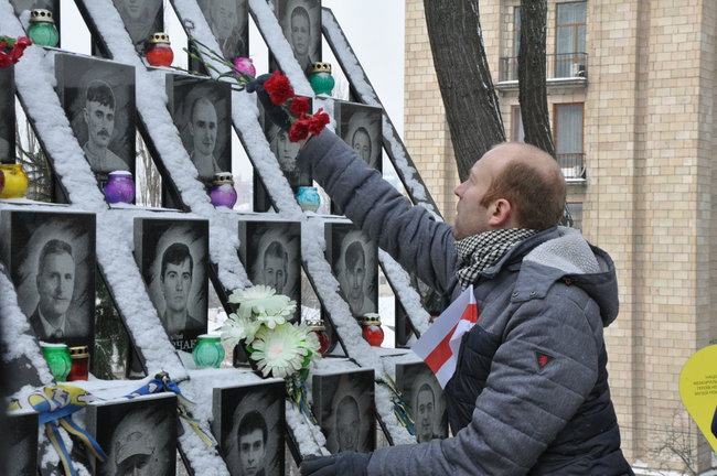 Kyiv marks anniversary of deadly shootings during EuroMaidan protests 10