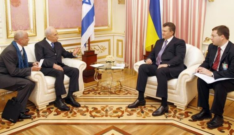 Встреча с особым значением: Янукович и Перес. ФОТОрепортаж