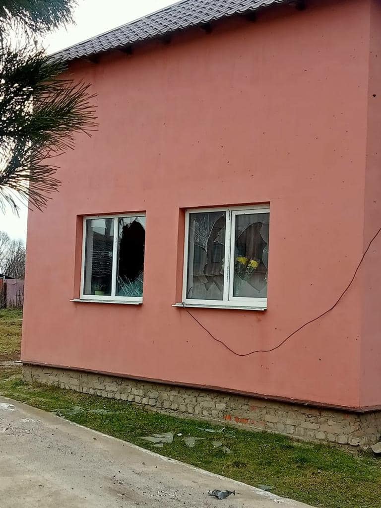 Последствия вражеских обстрелов Сумщины: Пострадало агропредприятие, прилеты рядом с админзданием 02 Последствия вражеских обстрелов Сумщины: Пострадало агропредприятие, прилеты рядом с админзданием 02