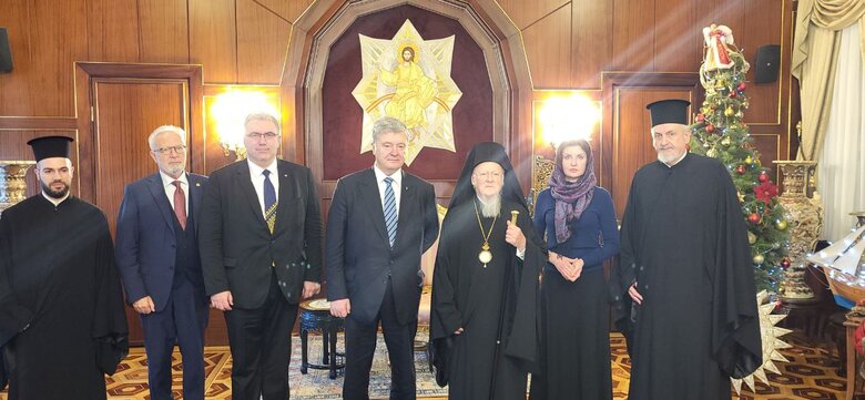 У четверту річницю Томосу Вселенський Патріарх Варфоломій запросив Порошенка на Фанар 02
