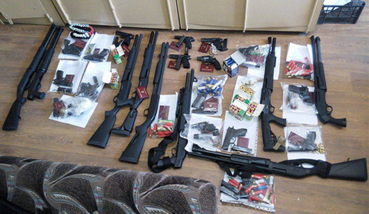 "11 pump guns, 500 rounds, 19 pistols": 30 unknowns detained at Cherkasyoblenerho office. VIDEO+PHOTOS