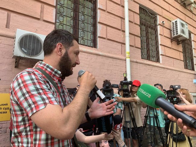 Печерський суд розглядає позов Сивохо і слуги народу Бужанського проти ветеранів АТО. Нацкорпус протестує під судом 06