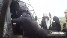 Полицейские эвакуировали 3 женщин и пса из опасной территории