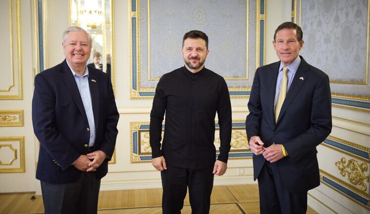 Зеленський зустрівся з сенаторами США Гремом і Блюменталем у Києві: обговорили тиск на РФ. ФОТО