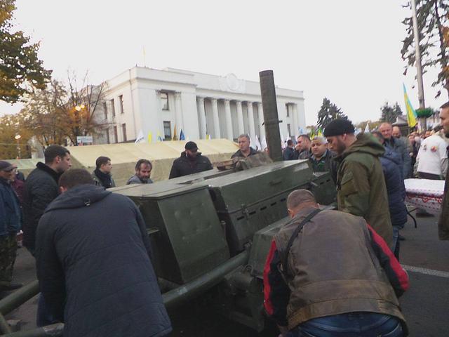 Активісти встановили 14 наметів під Радою (оновлено) 06
