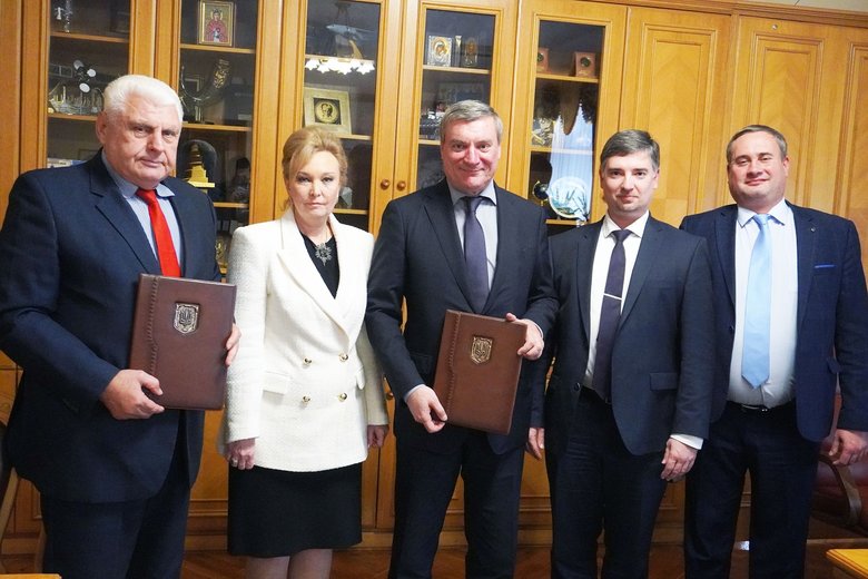 Украинская технологическая академия поможет Минстратегпрому в решении проблемы стратегических отраслей промышленности, - Уруский 01