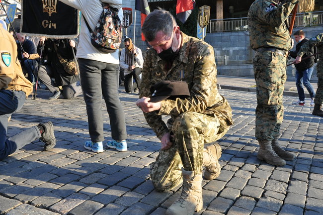 У центрі Києва відбувся марш вишиванок на честь дивізії СС Галичина 35