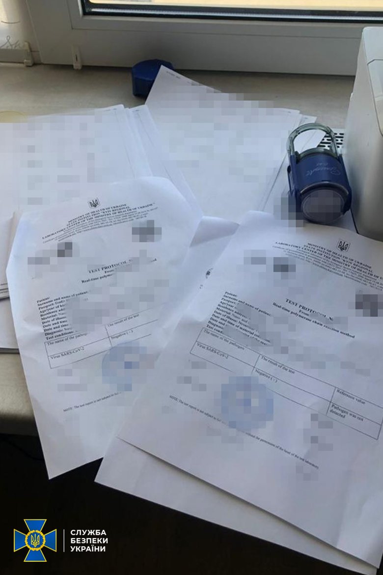 СБУ викрила три маштабні мережі COVID-аферистів у Києві, Львові та Рівному. Ділки обслужили понад 10 тис. осіб 03
