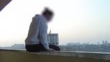 Столичные патрульные спасли 20-летнюю девушку, пытавшуюся спрыгнуть с 25 этажа. ВИДЕО
