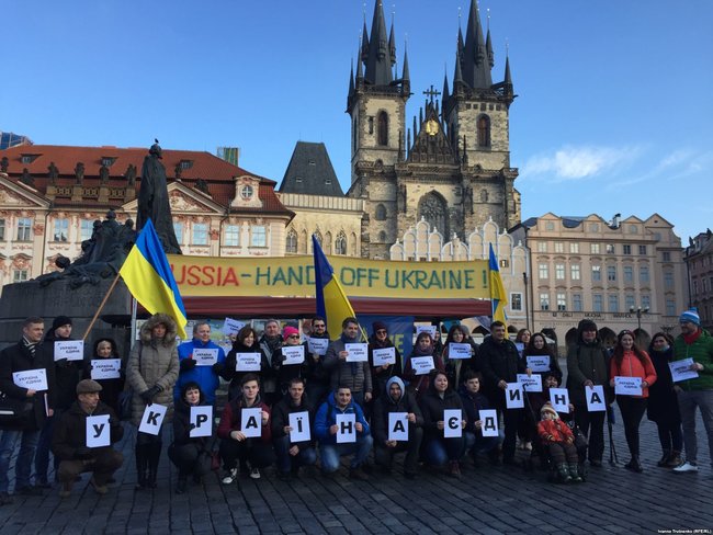 “Stop Putin, Stop War” rally held in downtown Prague 01