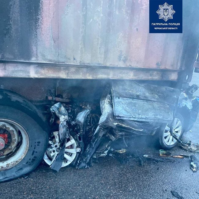 Легковик влетів під фуру на трасі Київ-Одеса, водій загинув на місці 07
