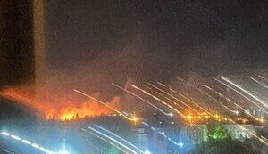 Безпілотники атакували Волгоград: на місцевому НПЗ спалахнула пожежа. ВІДЕО+ФОТО