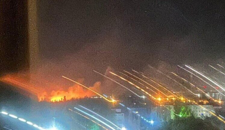 Безпілотники атакували Волгоград: на місцевому НПЗ спалахнула пожежа. ВІДЕО+ФОТО