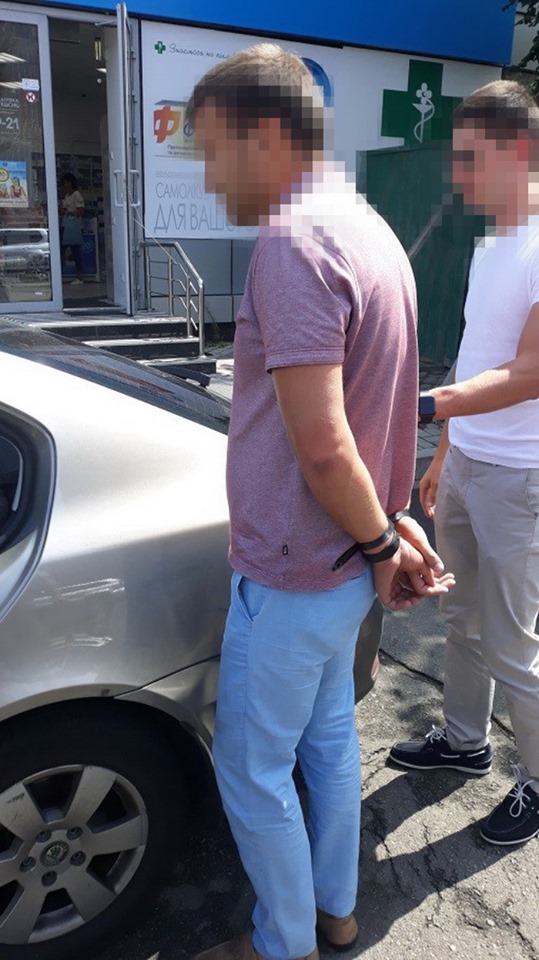 СБУ задержала курьера конвертационного центра с крупной суммой 01