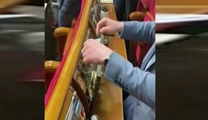 Сенсорный пульт для голосования депутатов в парламенте загорелся во время рассмотрения поправок к закону о земле. ВИДЕО