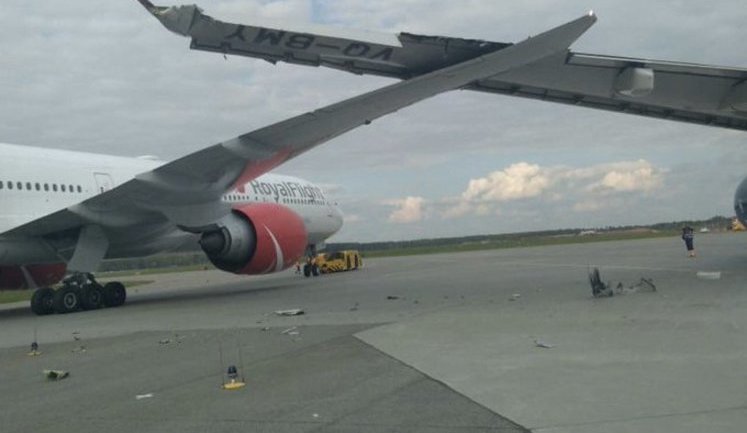 У московському аеропорту "Шереметьєво" зіткнулися два літаки, в одному з них перебувало 229 пасажирів. ВIДЕО