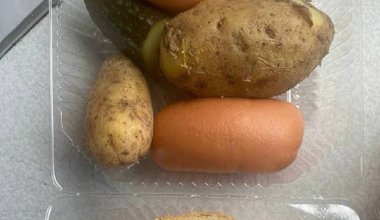 Гудименко показав, чим годують важкопоранених військових в евакуаційних поїздах: "Не знаєте на кого витратити кошти - нагодуйте поранених". ФОТО