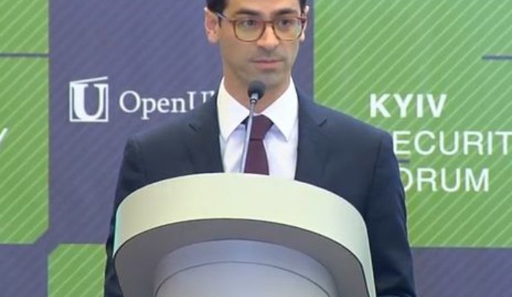 Мы не можем позволить России продолжать дестабилизацию ситуации в Украине. Давление на РФ продолжится, - замминистра обороны США Карем
