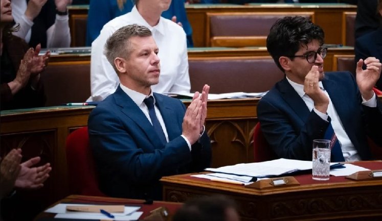 Передвиборча обіцянка Мадяра: В Угорщині парламент проголосував за суттєве зниження зарплат депутатів та урядовців