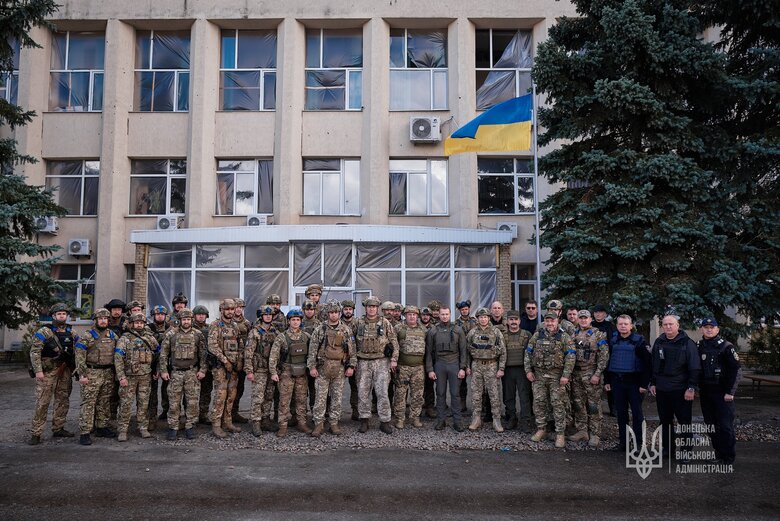 Над визволеним Лиманом офіційно підняли український прапор 01