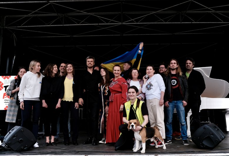 Українські митці та австрійські політики влаштували у Відні акцію до Дня річниці завершення Другої світової 01 Українські митці та австрійські політики влаштували у Відні акцію до Дня річниці завершення Другої світової 01