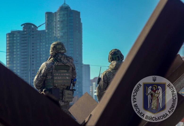 У Києві проводять безпекові навчання: Розгортають блокпости та перевіряють транспорт 02