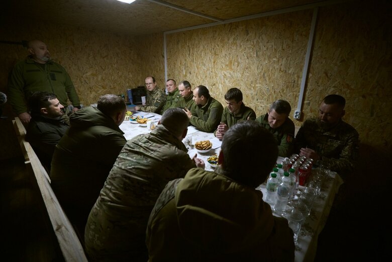 Володимир Зеленський нагородив воїнів 65-ї ОМБр за подвиги в обороні Запоріжжя