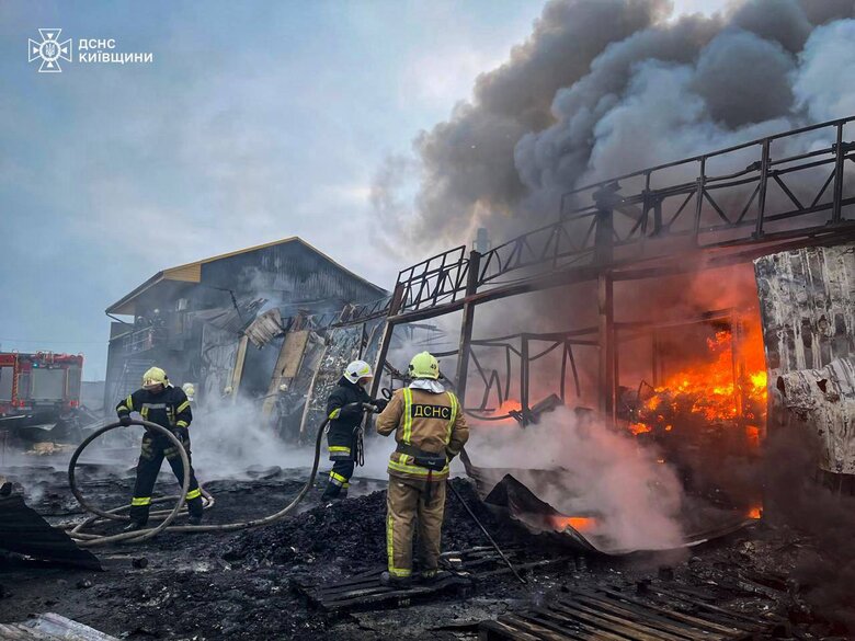 Горить центр управління відходами у Фастівці
