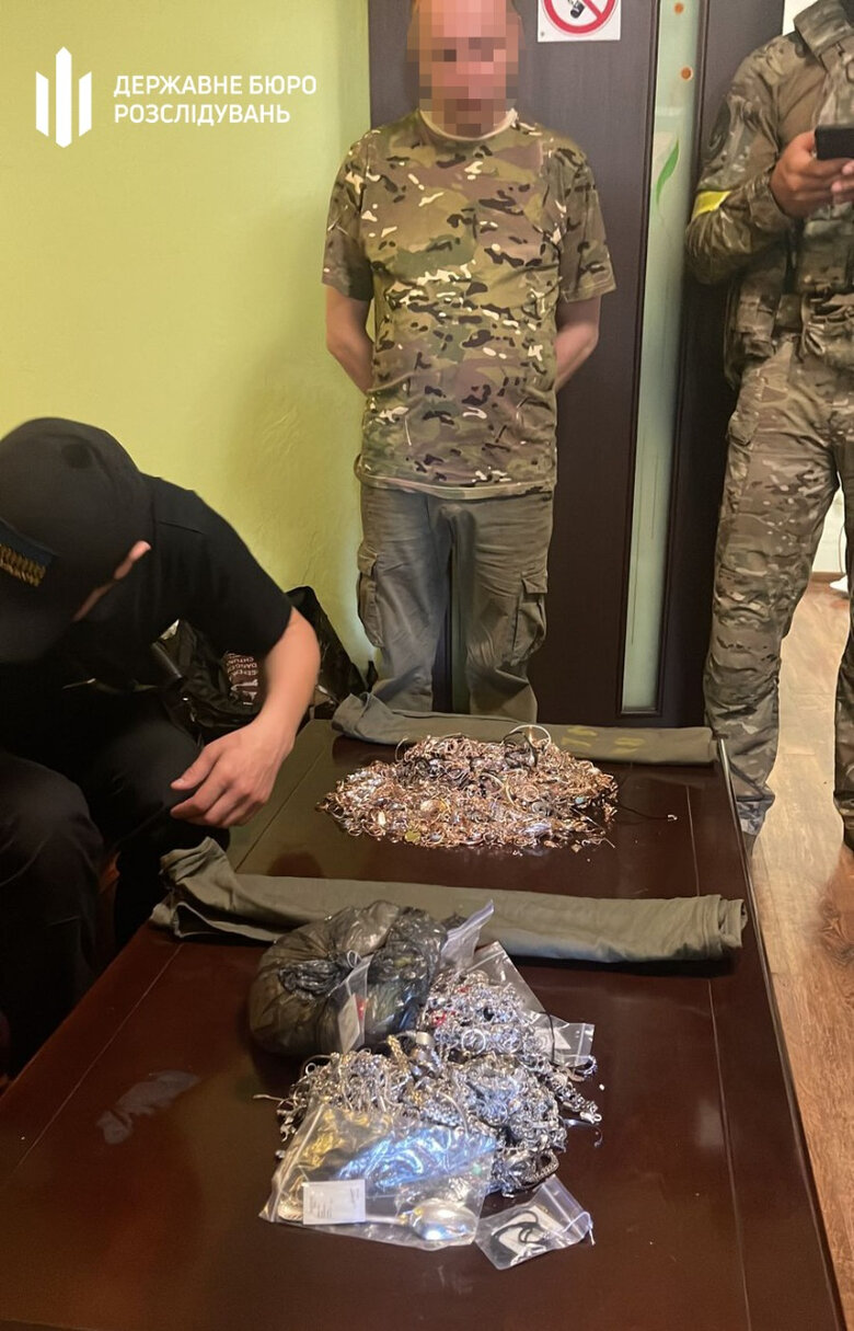 Бандити під час обстрілів пограбували Держспецзв’язок на 90 млн грн 05