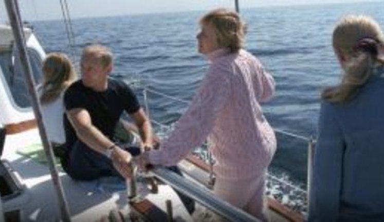 Родня Путина меняет фамилии: "В одной семье - Фаассен, Воронцова, Тихонова, Очеретная". ВИДЕО