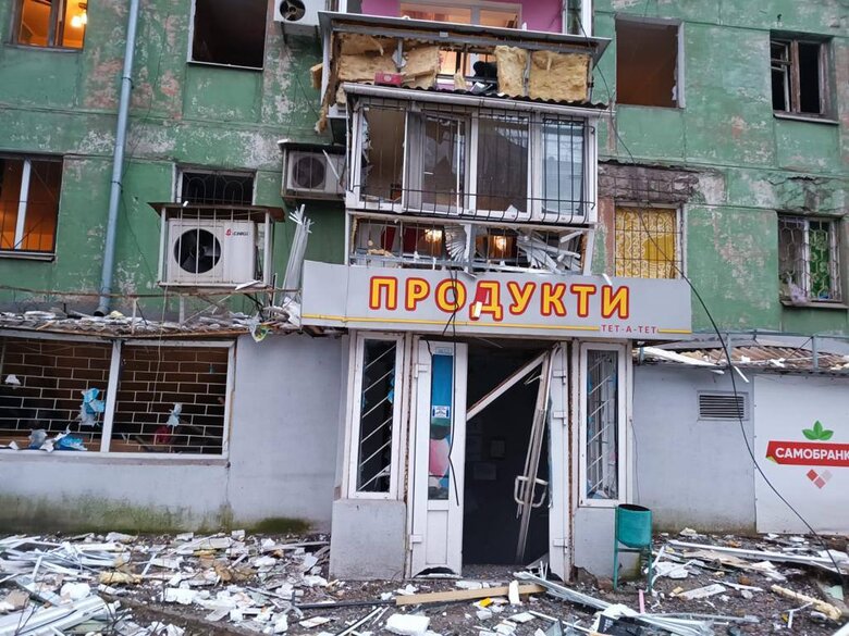 Внаслідок обстрілу Запоріжжя пошкоджено будинок, в області ударили по ангару, де зберігалась продукція, - ОП 01