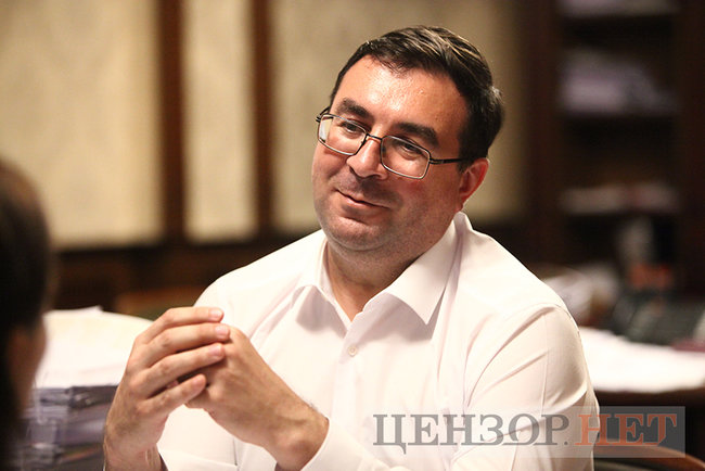 В.о. голови Державної податкової служби Євген Олейніков: Суму в 400 тис. грн держава визнає доходами, які ви могли накопичити. Віримо на слово 03