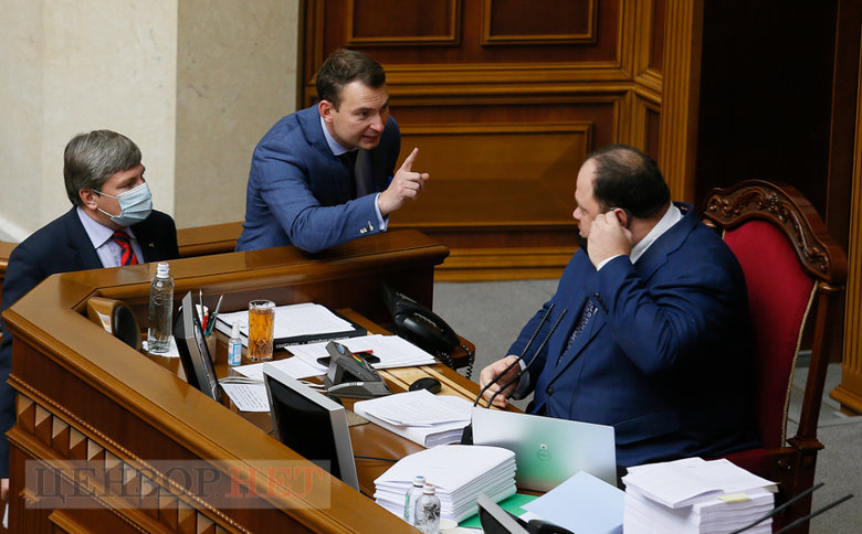 Блокирование трибуны, звонок Стефанчуку, Порошенко и Вирастюк, счастливый Тищенко и потрясенный Арахамия, - работа Рады 23 сентября 07